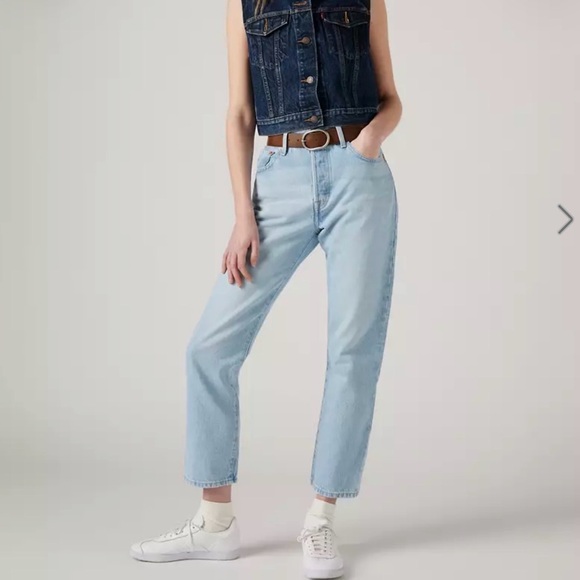 Levi’s 501 Original Cropped Jeans – Light Wash (W25 L28) - Picture 2 of 9